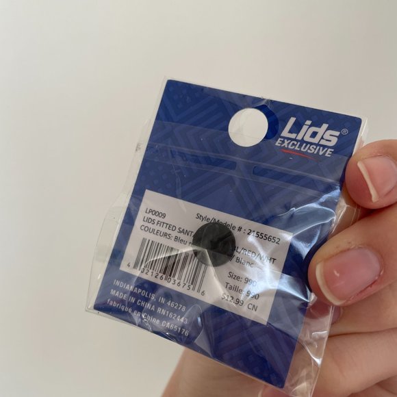 Lids Limited Edition Santa Pin - Picture 3 of 3